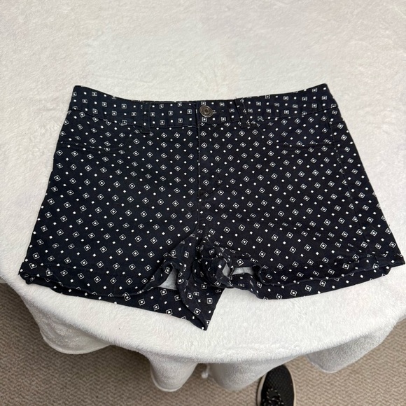SO Size 7 Black and White Shorts with Diamond  Pattern no real front pockets - Picture 2 of 6
